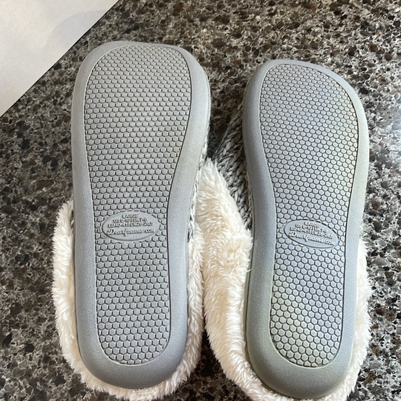NEW with defect ( yellow sole) Dluxe Dearfoams Women's Slippers size Large 9-10 - Picture 6 of 11